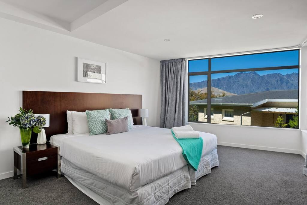 Toru - Eclectic Apartment With Delightful Lake Views Queenstown Exterior photo